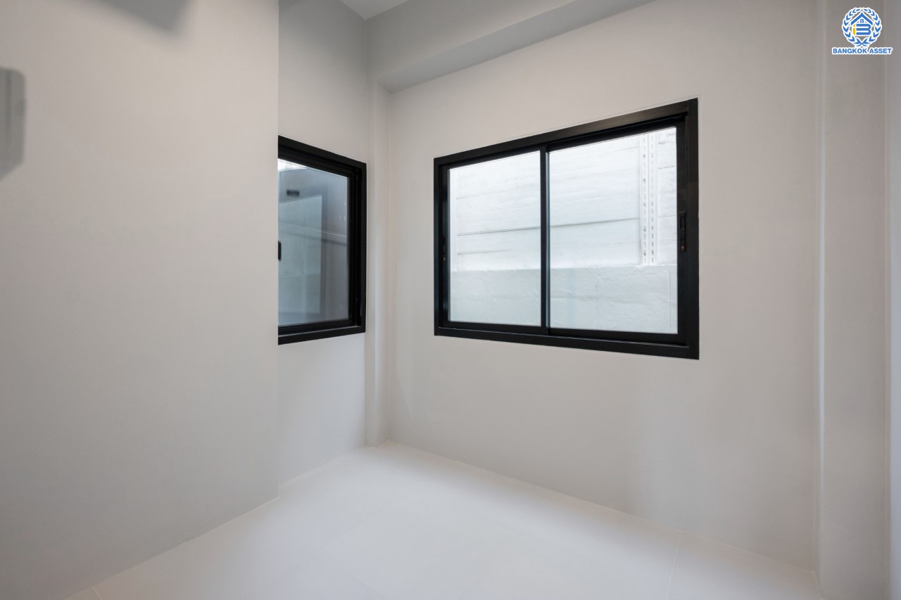 บ้านมือสองตกแต่งใหม่ ม.มณียา รัตนาธิเบศร์-ท่าอิฐ แบรนด์ Property Perfect หลังใหญ่ เนื้อที่ 61.6 ตร.ว. ฟังก์ชันครบ! 4 ห้องนอน 2 ห้องน้ำ 2 ที่จอดรถ บนทำเลที่ดีที่สุด! เชื่อมต่อถ.รัตนาธิเบศร์ และถ.ราชพฤกษ์ ใจกลาง 2 เซ็นทรัลฯ ใกล้ MRT "สถานีบางรักน้อยท่าอิฐ"